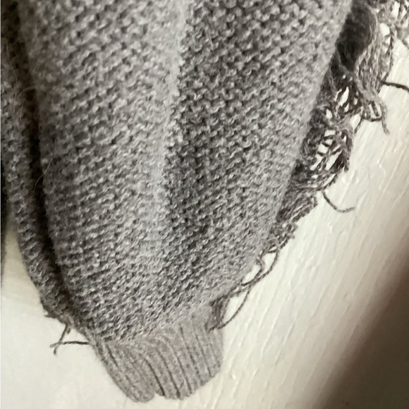 Belle by Bellini 3x grey long sweater/duster. awesome fringe sleeves - Picture 7 of 9